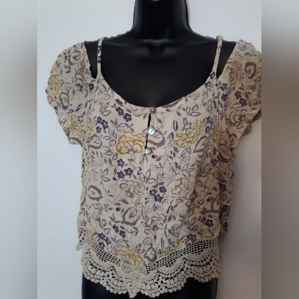 Wet Seal cream and purple floral cold shoulder top - Picture 2 of 6